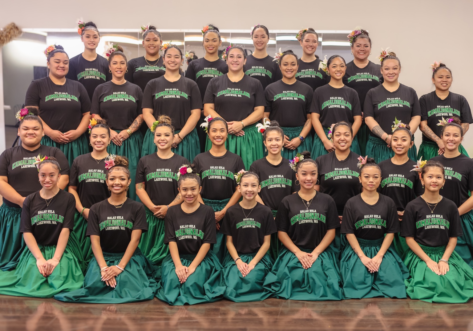 Wāhine hula group in green pāʻū